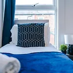 3 Bed House Close To Etihad Stadium - Free Parking