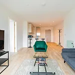 2 Bedroom Luxurious Apartment In The Manchester City.