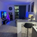 Luxury 1 Bedroom Apartment Media City
