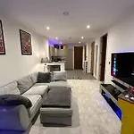 Luxury 1 Bedroom Apartment Media City