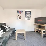 The Metcombe - Holiday Home With Free Parking 10 Minutes Walk To Etihad Stadium & Coop Live Arena