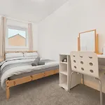 The Metcombe - Holiday Home With Free Parking 10 Minutes Walk To Etihad Stadium & Coop Live Arena