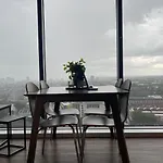 Luxury 2 Bedroom En-Suite Apartment Balcony Views