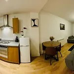 Beautiful Central Open Plan Living!