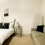 Beautiful Central Open Plan Living!