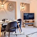 Bright Central Apt With Balcony & Secure Parking