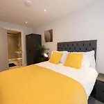 Contemporary 3 Bedrooms Apartment Manchester City