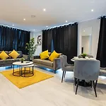 Contemporary 3 Bedrooms Apartment Manchester City