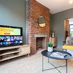 Stunning Scandi Abode In Manchester Parking