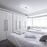 Windsor House 3 Bedrooms Sleeps 8