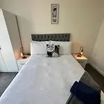 Central 2 Bed Apt With Balcony, Manchester City Centre