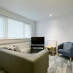 Bright, Warm & Cozy House In Harpurhey