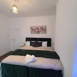 Central Manchester Modern Cosy Home 2 Bed 2 Baths
