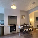 Central Manchester Modern Cosy Home 2 Bed 2 Baths