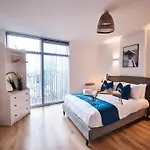 Pluxa Nordic Sky - Spacious Manchester Gem 2Bed 2Bath, & Free Parking