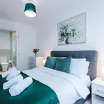 New! Stylish 2-Bed Apartment In Manchester By 53 Degrees Property - Amazing Location, Ideal For Small Groups - Sleeps 4!