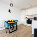 Luxurious Stylish Apartment In Old Trafford