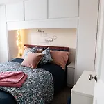 Inviting 3-Bed House In Manchester