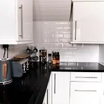 Inviting 3-Bed House In Manchester