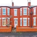 Spacious 4-Bed House Manchester