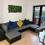 Large Townhouse 5 Beds With Two Parking Spaces - Manchester City Centre