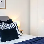 Ashworth House By Truestays - New 3 Bedroom House In Failsworth, Manchester