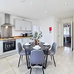 Ashworth House By Truestays - New 3 Bedroom House In Failsworth, Manchester