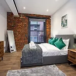 Lovely 1 Bed Apartment In Converted Printing Press