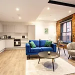 Lovely 1 Bed Apartment In Converted Printing Press