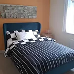 Tropical Sun Homes - Beautiful Spacious 3 Bed Home In A Serene Environment With Free Parking For 2 Cars
