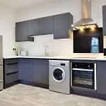 Free Parking - Modern 2-Br Flat Close To Salford Royal