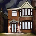 Full Home In Heywood Street Near Cheetham Hill