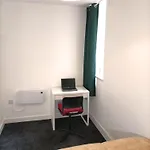 Bright And Stylish - 2 Bedroom Apartment - Free Parking, Transit Links, Close To Stadiums