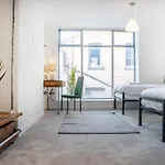 Central Townhouse With Roof Terrace