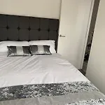 Home Sleeps5-Netflix-Parkg-Near City Center Etihad