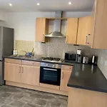 Home Sleeps5-Netflix-Parkg-Near City Center Etihad