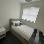 Home Sleeps5-Netflix-Parkg-Near City Center Etihad