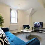 Free Parking - Modern 2-Br Flat Close To Salford Royal