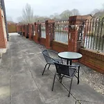 New 2 Bedroom Appartment In Manchester - Stretford - Old Trafford Close To Football-Cricket Ground & City Centre