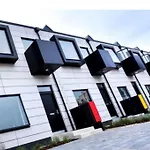 Large Townhouse 5 Beds With Two Parking Spaces - Manchester City Centre