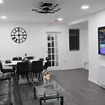 3-Bedroom Semi Near Etihad Football Stadium, Tourist Attractions, Manchester City Centre And Transport Links - Sky N Netflix