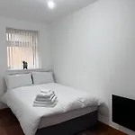 Luxury 2 Bed Apartment At Seymour Grove