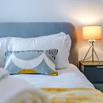 Hilltop Serviced Apartments - Salford Quays