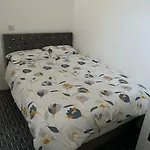 Modern 1 Bed Apartment In Salford