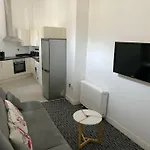 Modern 1 Bed Apartment In Salford