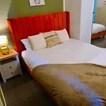 3 Bed House Etihad Stadium, Coop Live Private Parking With Optional Hot Tub