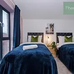 Stunning Five Bedroom Manchester House With Free Parking By Purestay Short Lets & Serviced Accommodation
