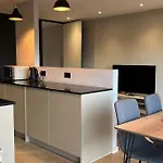 Spacious 2 Bed Modern Apartment
