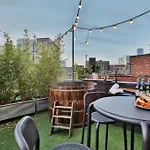 Hammock Heights! Hot Tub,Private Garage,Citycentre