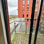 Fab 1 Bed Apartment With Balcony And River Views Sleeps 2